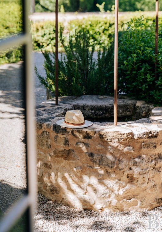 A Provencal farmhouse renovated in keeping with the traditional way of life, not far from Carpentras, in the Vaucluse - photo  n°7