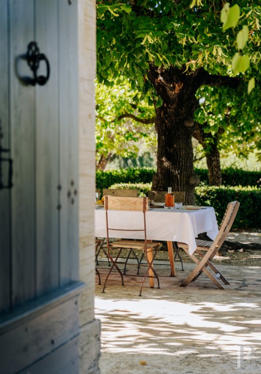 A Provencal farmhouse renovated in keeping with the traditional way of life, not far from Carpentras, in the Vaucluse - photo  n°8