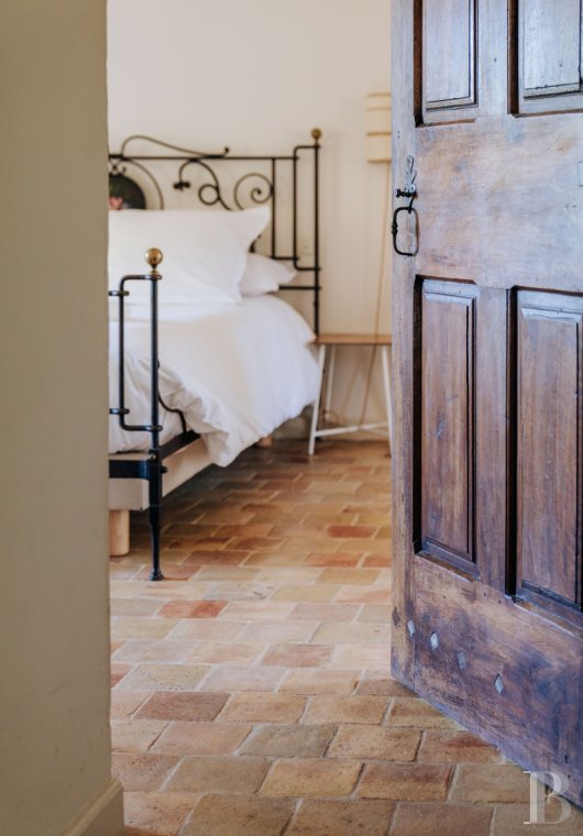 A Provencal farmhouse renovated in keeping with the traditional way of life, not far from Carpentras, in the Vaucluse - photo  n°25