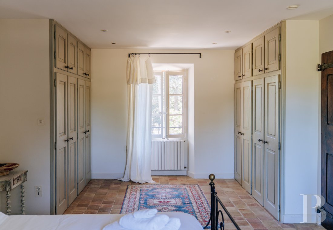 A Provencal farmhouse renovated in keeping with the traditional way of life, not far from Carpentras, in the Vaucluse - photo  n°27