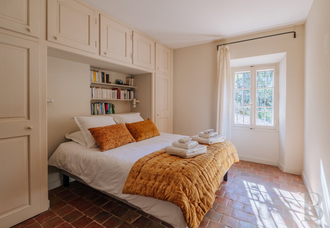 A Provencal farmhouse renovated in keeping with the traditional way of life, not far from Carpentras, in the Vaucluse - photo  n°30