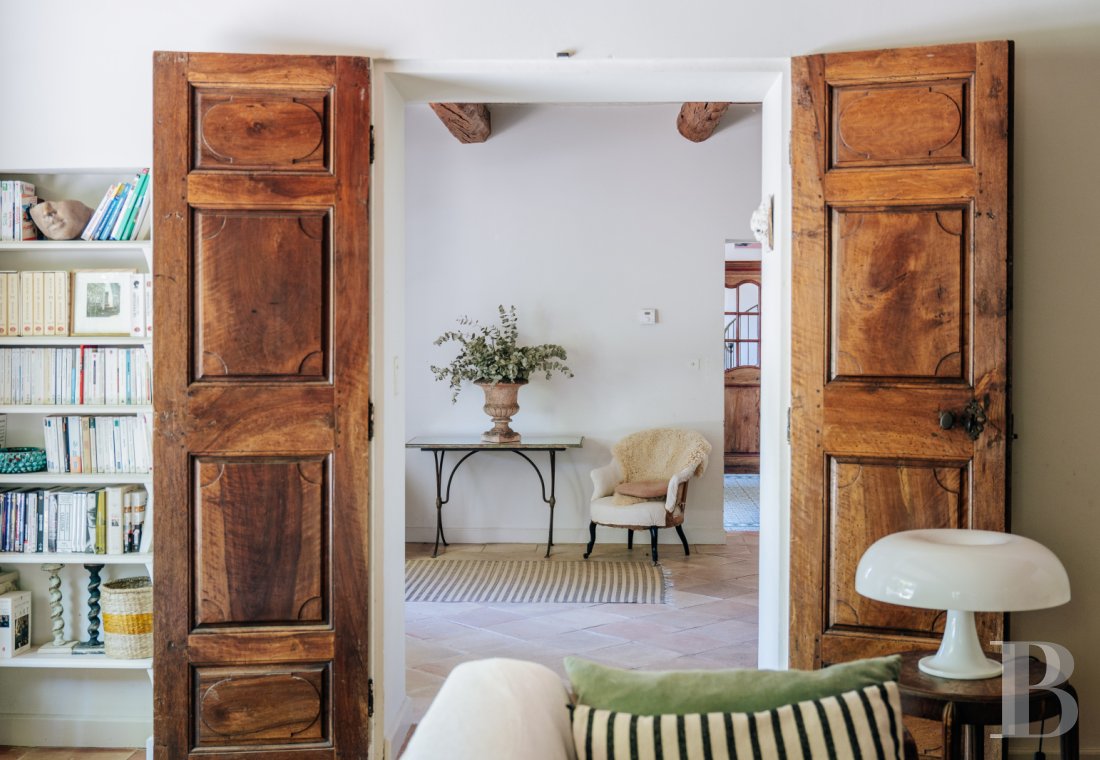 A Provencal farmhouse renovated in keeping with the traditional way of life, not far from Carpentras, in the Vaucluse - photo  n°13