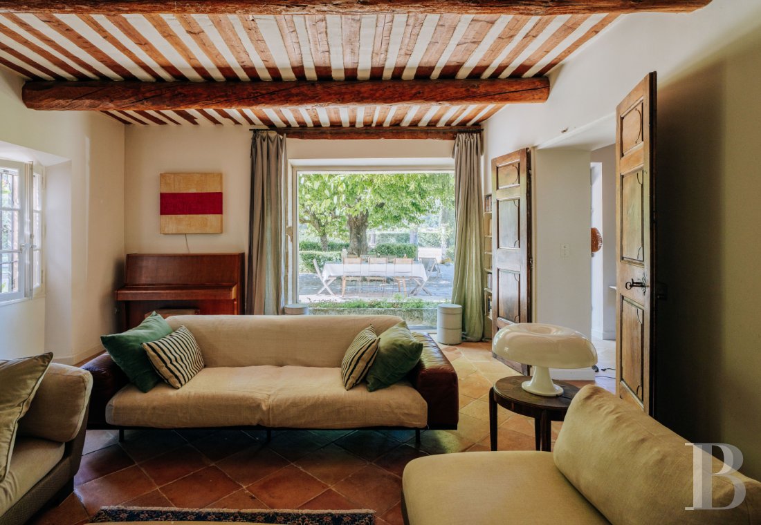 A Provencal farmhouse renovated in keeping with the traditional way of life, not far from Carpentras, in the Vaucluse - photo  n°9