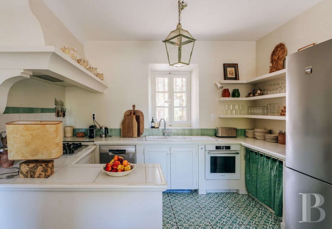 A Provencal farmhouse renovated in keeping with the traditional way of life, not far from Carpentras, in the Vaucluse - photo  n°14
