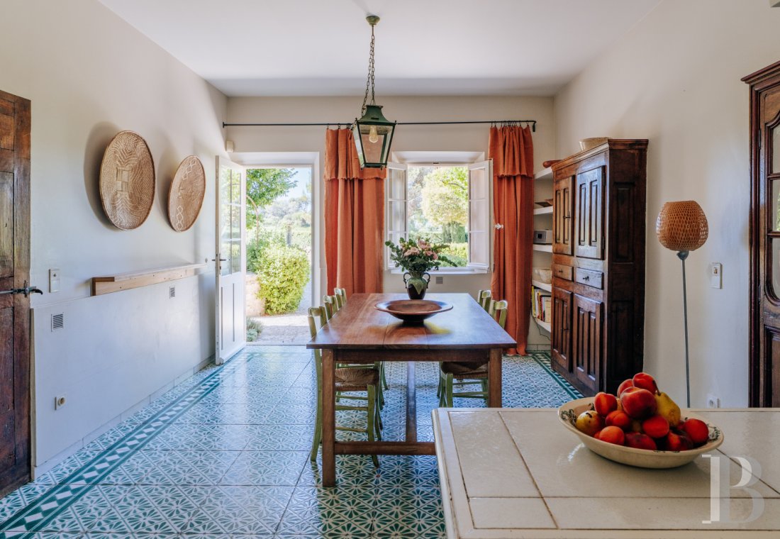 A Provencal farmhouse renovated in keeping with the traditional way of life, not far from Carpentras, in the Vaucluse - photo  n°17