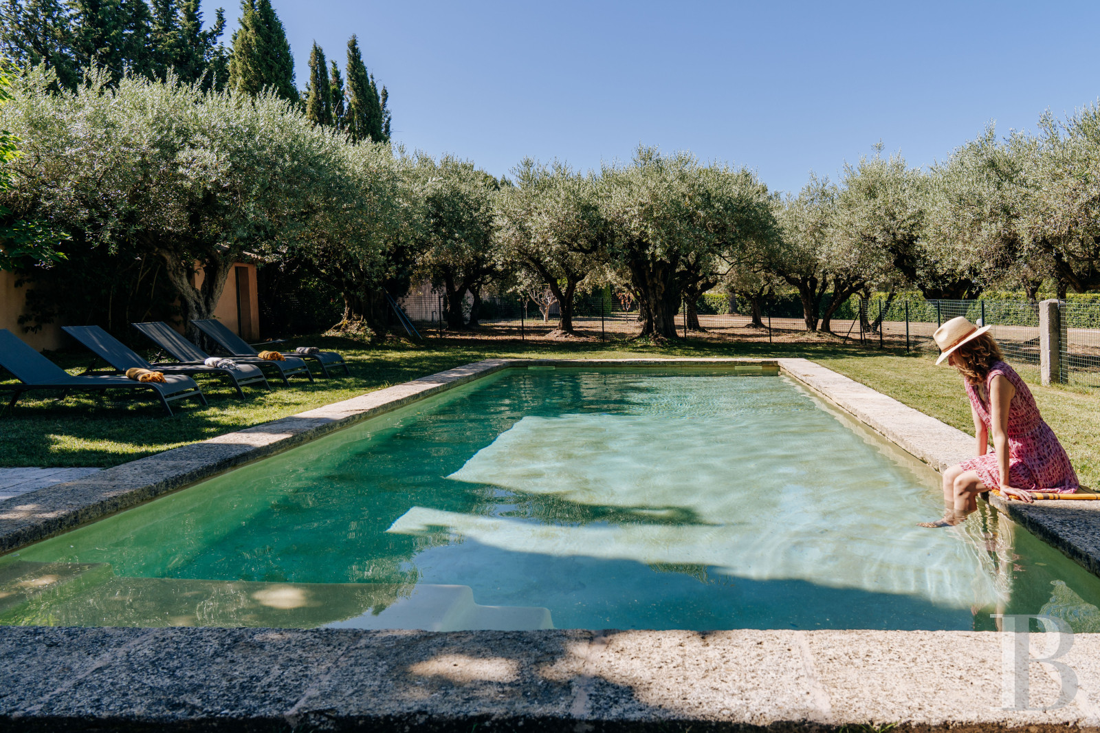 A Provencal farmhouse renovated in keeping with the traditional way of life, not far from Carpentras, in the Vaucluse - photo  n°2