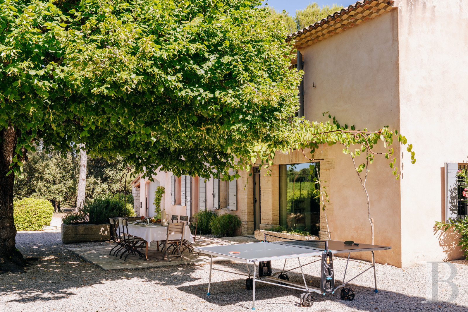 A Provencal farmhouse renovated in keeping with the traditional way of life, not far from Carpentras, in the Vaucluse - photo  n°5