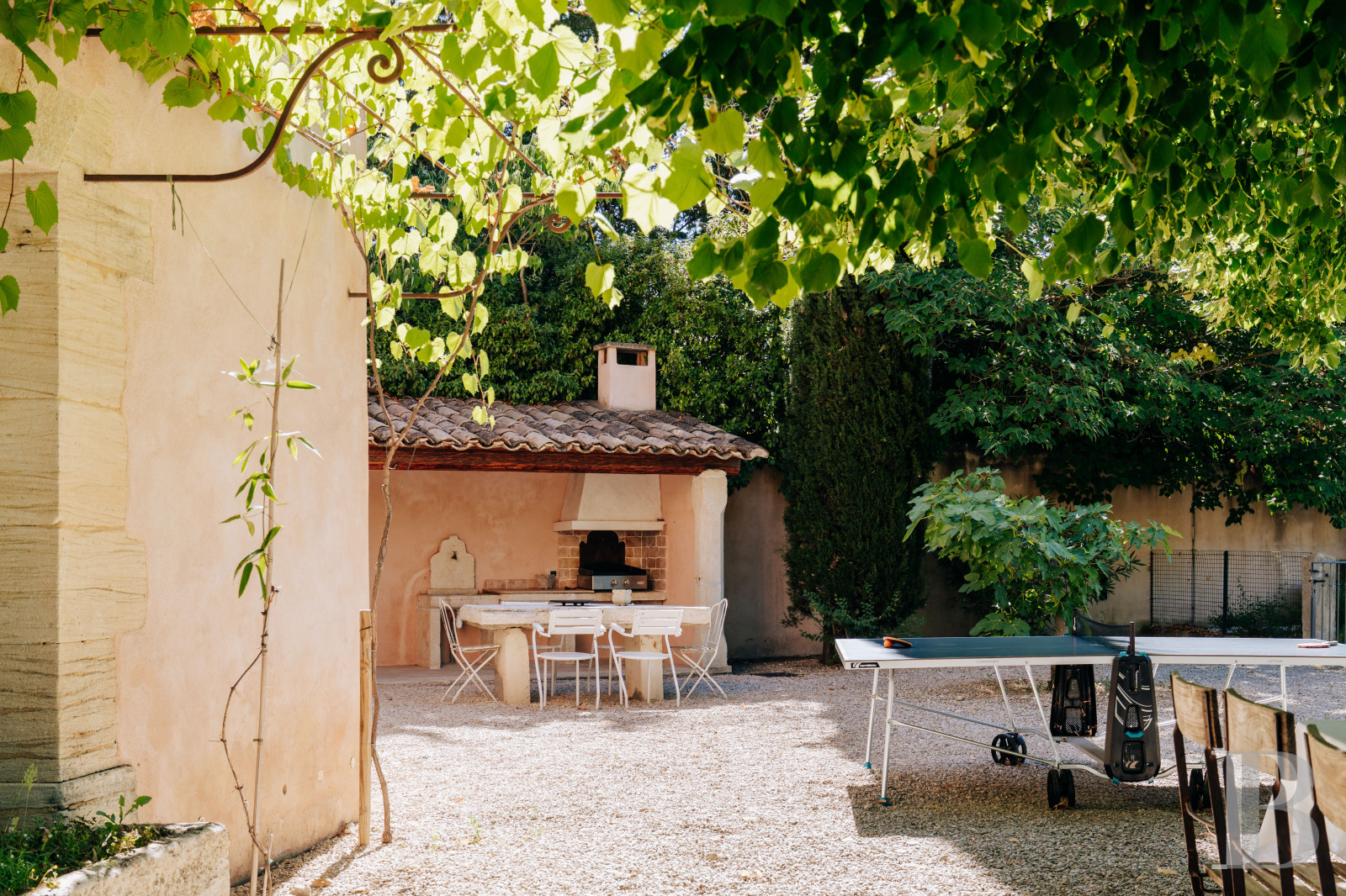 A Provencal farmhouse renovated in keeping with the traditional way of life, not far from Carpentras, in the Vaucluse - photo  n°35