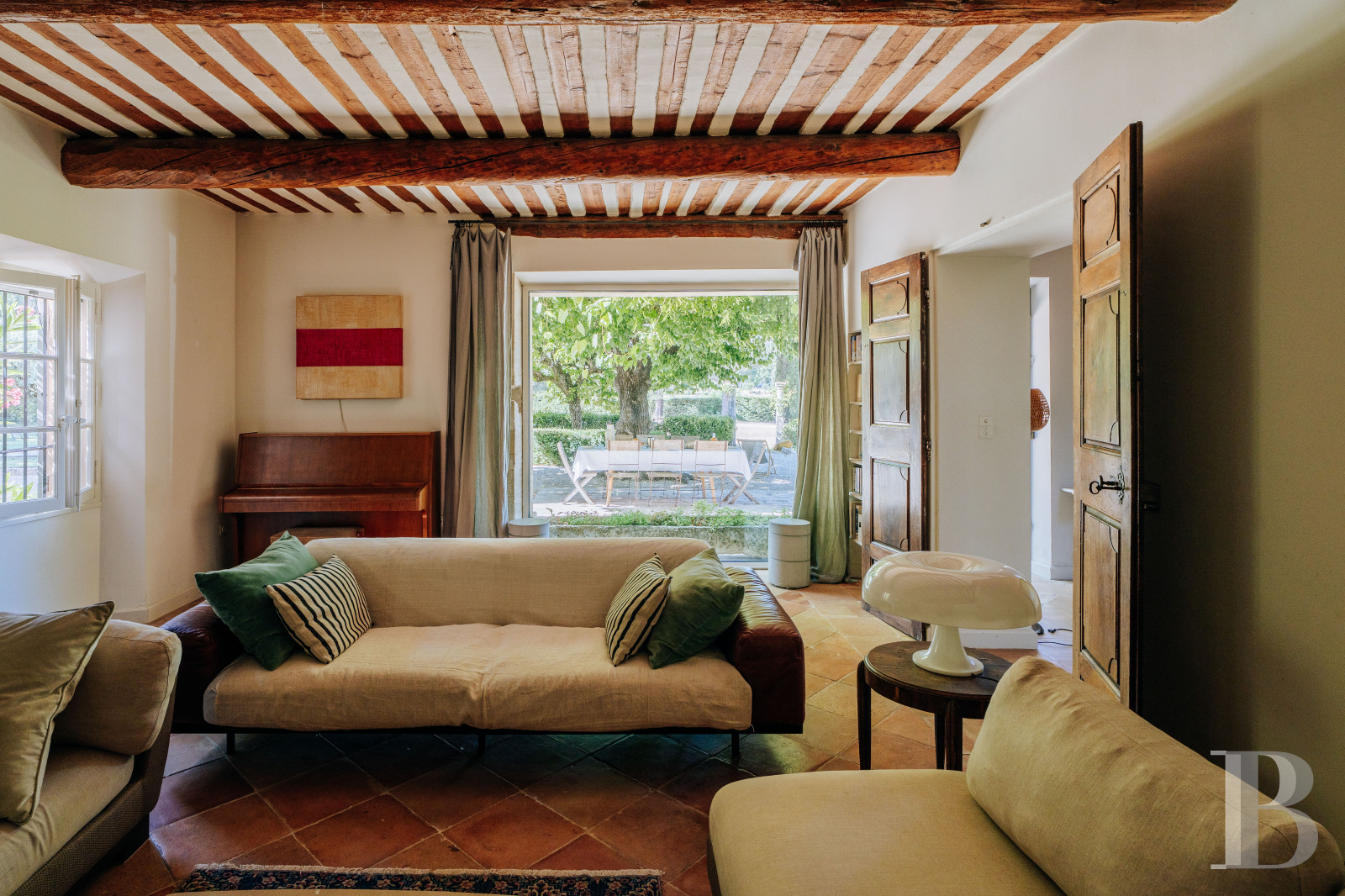 A Provencal farmhouse renovated in keeping with the traditional way of life, not far from Carpentras, in the Vaucluse - photo  n°9