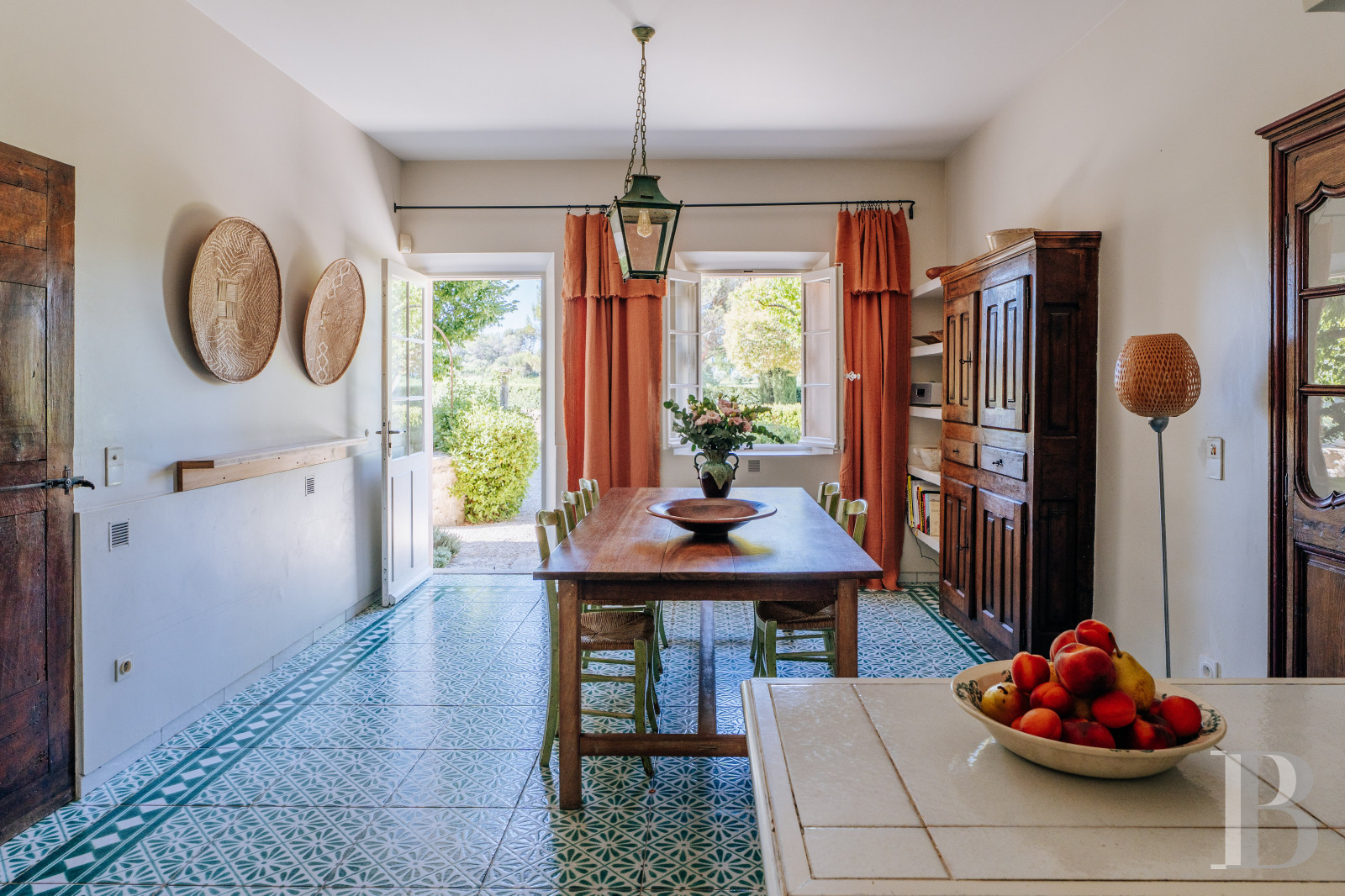 A Provencal farmhouse renovated in keeping with the traditional way of life, not far from Carpentras, in the Vaucluse - photo  n°17