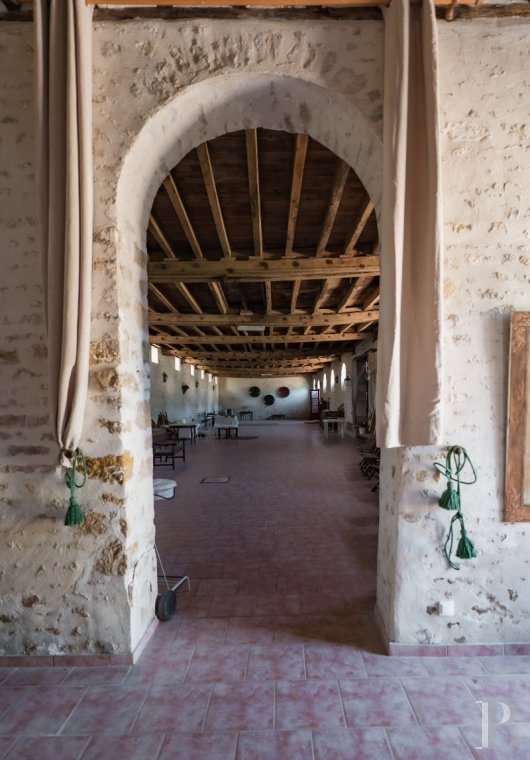 character properties France center val de loire   - 12