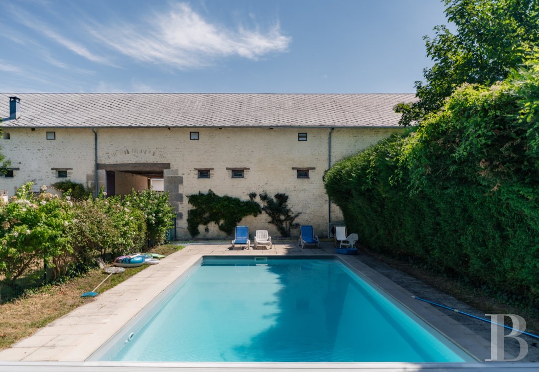 character properties France center val de loire   - 13