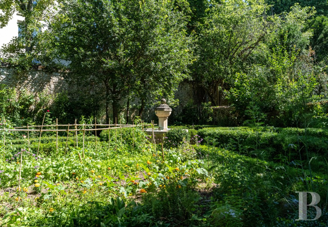À Vendôme, en Loir-et-Cher, séjourner dans une villa néo-gothique et son jardin plein de fraîcheur - photo  n°5