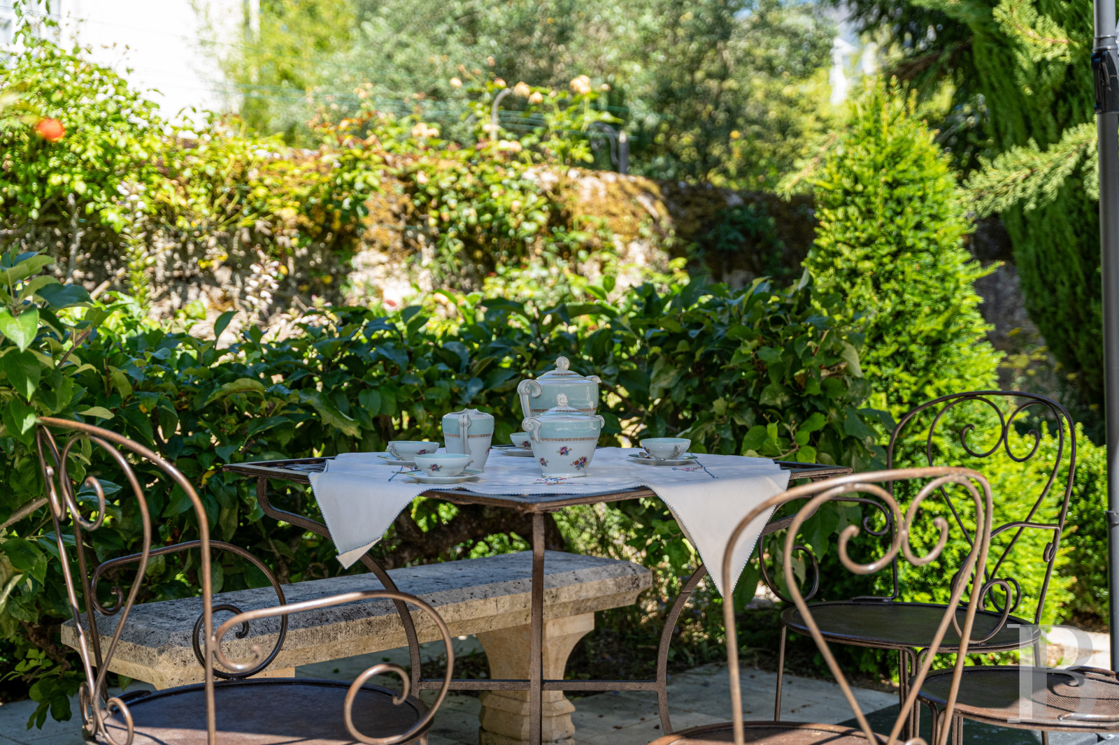À Vendôme, en Loir-et-Cher, séjourner dans une villa néo-gothique et son jardin plein de fraîcheur - photo  n°7