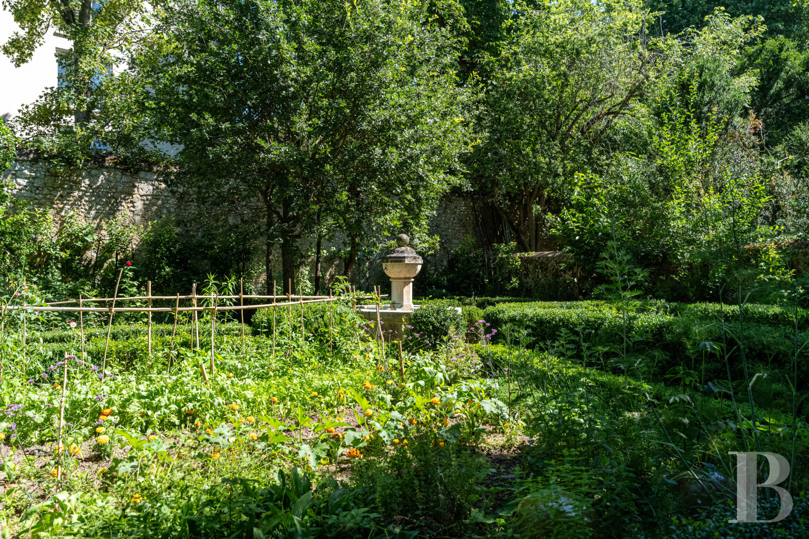 À Vendôme, en Loir-et-Cher, séjourner dans une villa néo-gothique et son jardin plein de fraîcheur - photo  n°5
