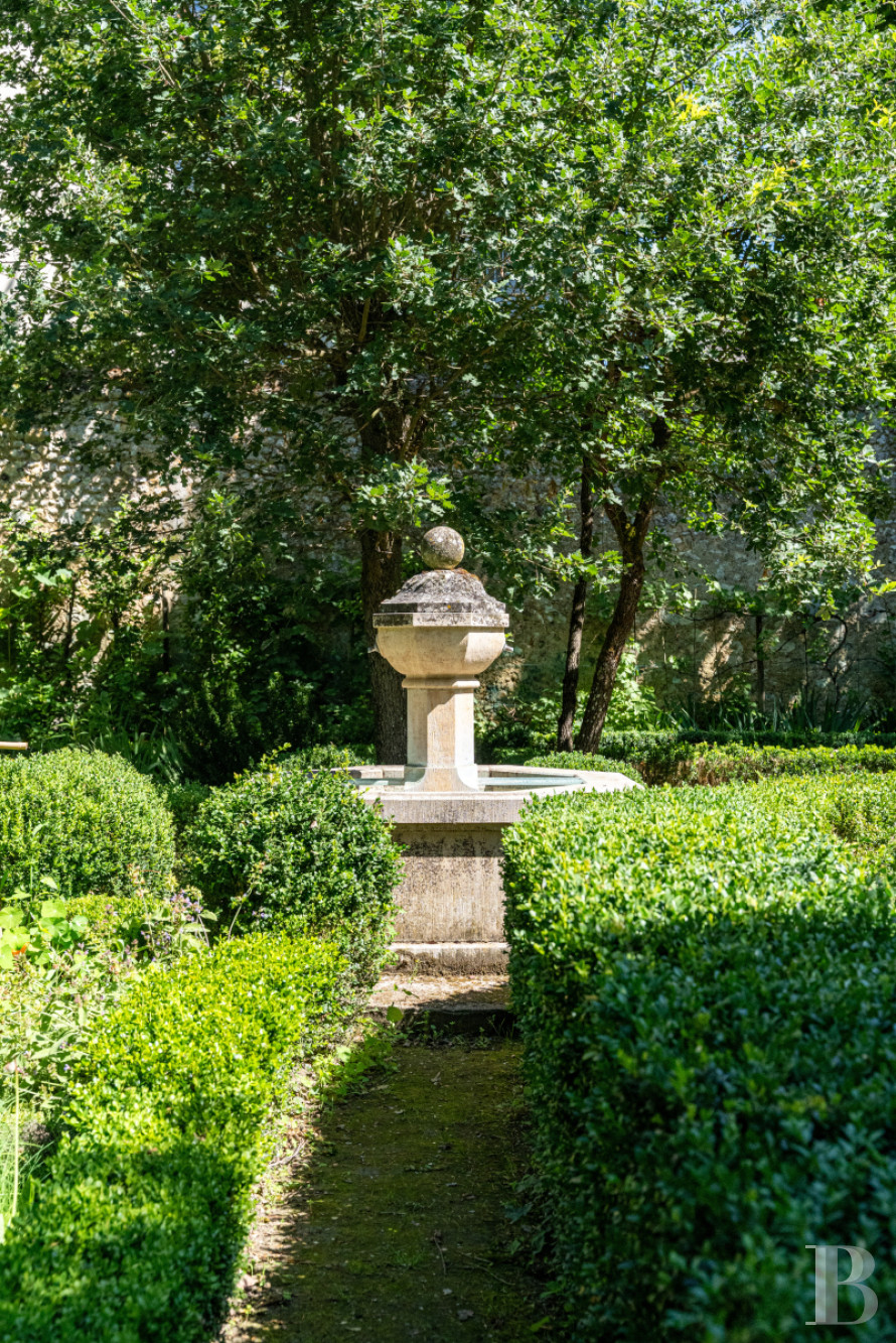 À Vendôme, en Loir-et-Cher, séjourner dans une villa néo-gothique et son jardin plein de fraîcheur - photo  n°2