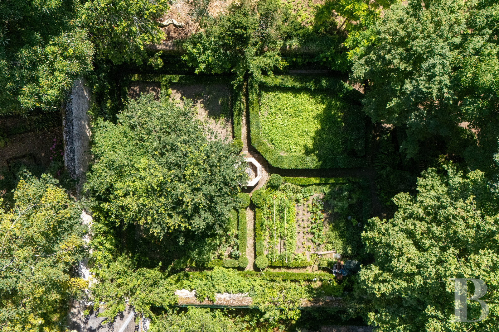 À Vendôme, en Loir-et-Cher, séjourner dans une villa néo-gothique et son jardin plein de fraîcheur - photo  n°4