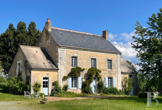 pays-de-loire - Near Le Mans, in a commanding position, a country house and outbuildings set in 2 ha of hedge-enclosed pastures
