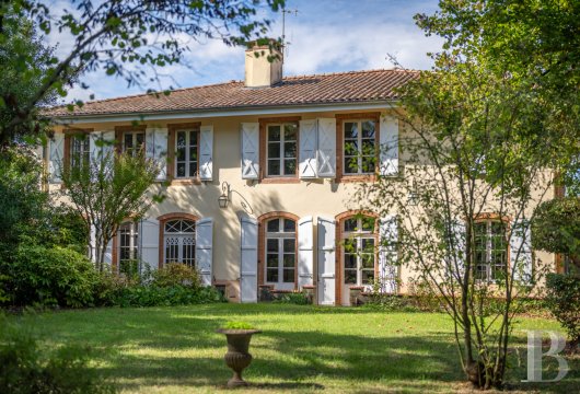 midi-pyrenees - A stately and sunny 19th-century dwelling, with its ornamental grounds,  swimming pool and holiday cottage, 55 minutes from Toulouse