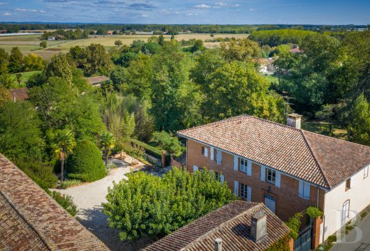midi-pyrenees - A stately and sunny 19th-century dwelling, with its ornamental grounds,  swimming pool and holiday cottage, 55 minutes from Toulouse