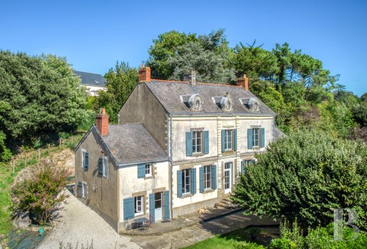 pays-de-loire - A family dwelling, with a greenhouse and terraced gardens,  15 minutes from Nantes, in a town on the banks of the Loire