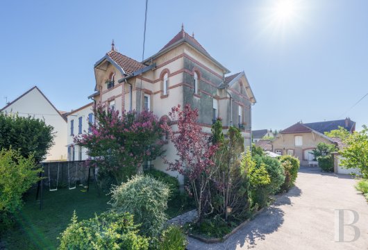 burgundy - A specially designed villa from the early 20th century with outhouses and a heated  swimming pool, nestled in the town of Auxonne in France’s River Saône valley in Burgundy