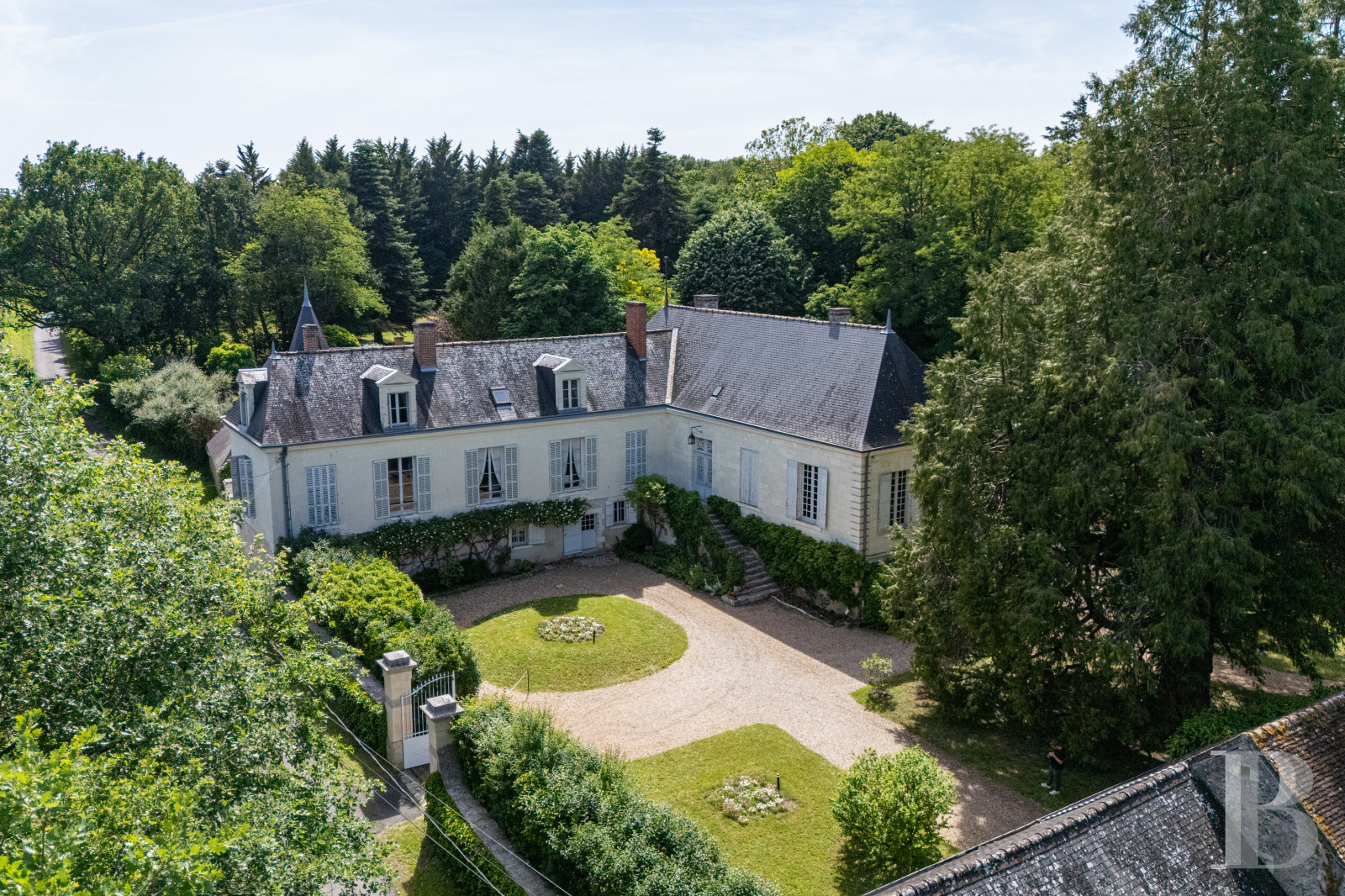 Dans le Loir-et-Cher, non loin de Chenonceau, un ancien relais de chasse du 18e siècle entouré d’un grand parc - photo  n°1