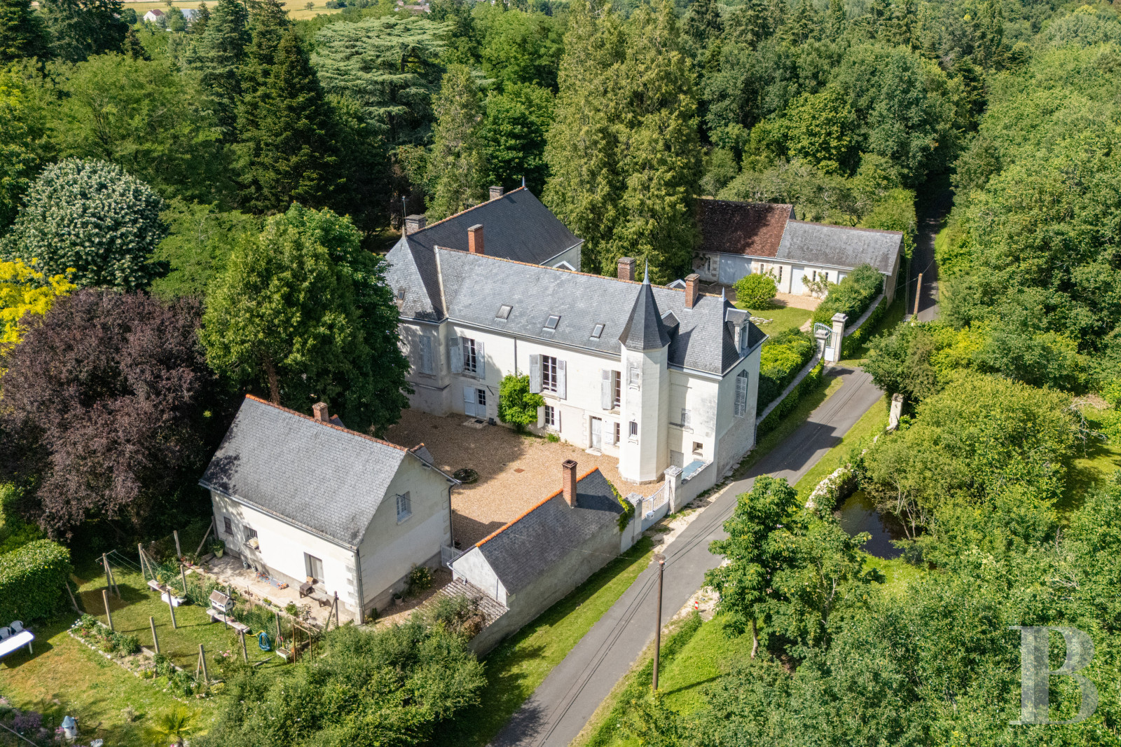 Dans le Loir-et-Cher, non loin de Chenonceau, un ancien relais de chasse du 18e siècle entouré d’un grand parc - photo  n°2