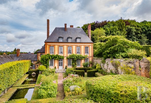 upper-normandy - A listed 17th-century house with guesthouses and a garden designed by the famous landscape architect Jacques Wirtz, 10 minutes from Normandy's Côte d'Albâtre coastline