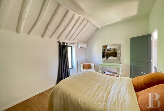 character properties France ile de france   - 9
