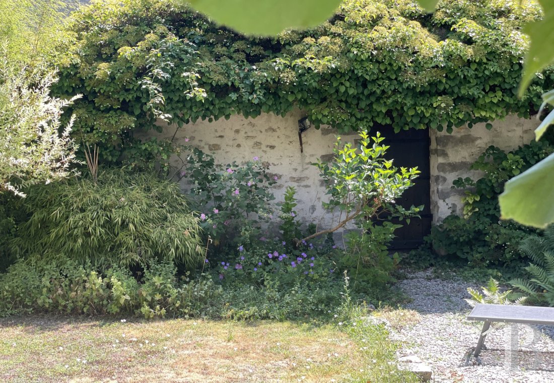 character properties France ile de france   - 16