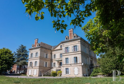 picardy - A 19th-century manor overlooking undulating landscape from 2-hectare grounds, 1 hour from Paris in the Oise area