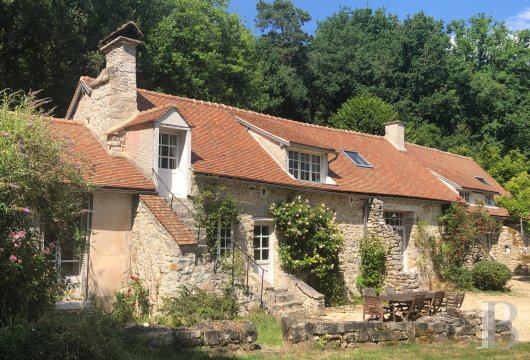 ile-de-france - A former coaching inn on the banks of the River Essonne,  on a plot of over 1 hectare, 40 km from Paris
