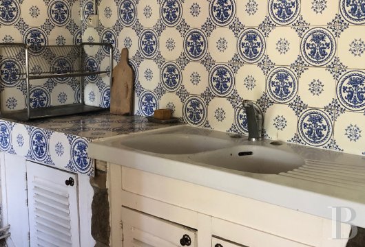 character properties France ile de france   - 5