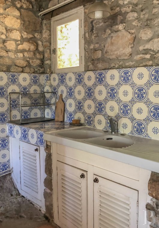 character properties France ile de france   - 7