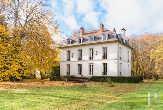 ile-de-france - An elegant 19th-century manor house with outbuildings and 11 hectares of grounds, 25 kilometres east of Fontainebleau