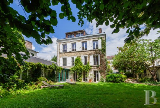 paris - A charming dwelling with outbuildings and an enclosed garden  of nearly 800 m², in the centre of one of the most pleasant towns in the Val-d’Oise department