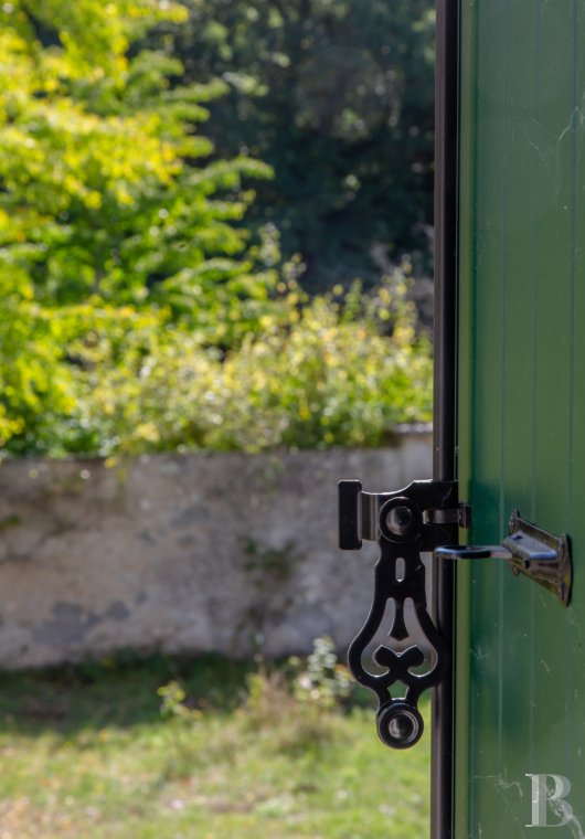 character properties France ile de france   - 9