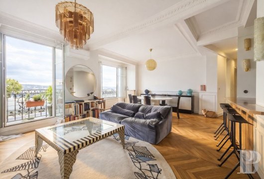 paris - Entre le parc Georges Brassens et la porte de Versailles,  un élégant appartement de 90 m² baigné de lumière, ses balcons et sa vue panoramique