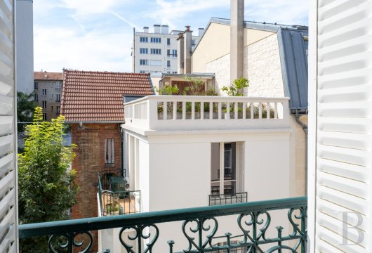 paris - Dans le quartier d'Alésia, dans une impasse pavée typique du 14e arrondissement, un deux-pièces de 33 m² bien agencé, lumineux et calme