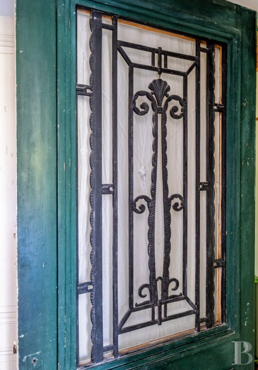 character properties France provence cote dazur   - 2
