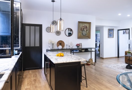 paris - À l’angle de la rue de la Tour et de l’avenue Paul-Doumer, un appartement rénové par un architecte, avec des matériaux de grande qualité