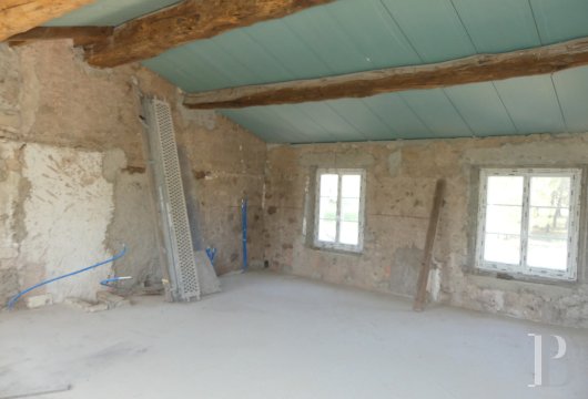 character properties France provence cote dazur   - 10