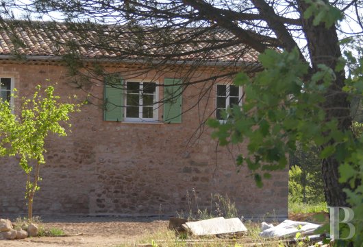 character properties France provence cote dazur   - 5