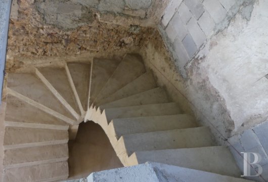 character properties France provence cote dazur   - 11