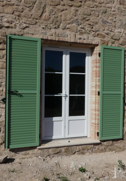 character properties France provence cote dazur   - 4