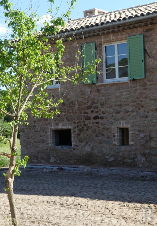 character properties France provence cote dazur   - 3