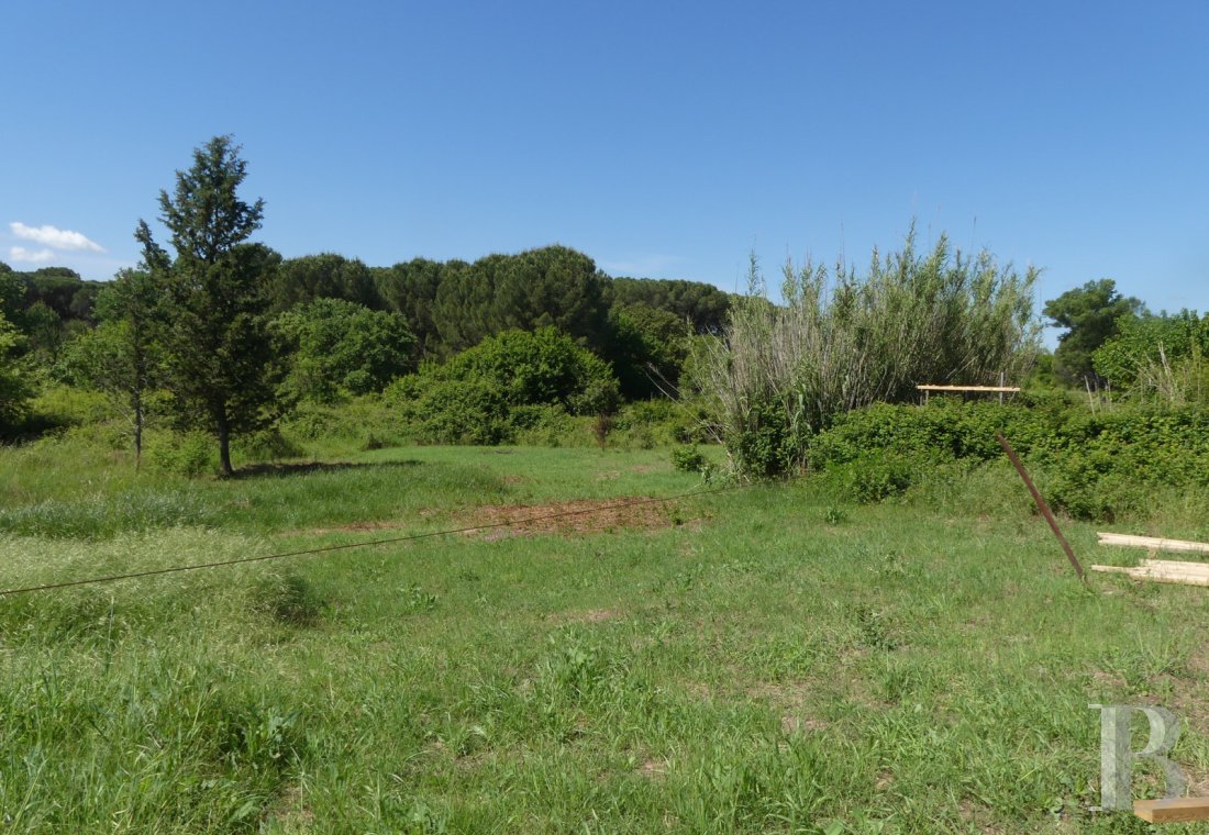 character properties France provence cote dazur   - 12