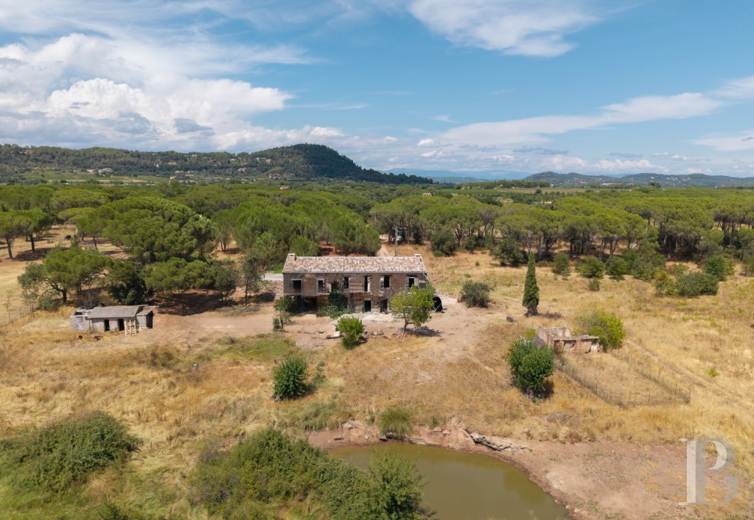 character properties France provence cote dazur   - 2