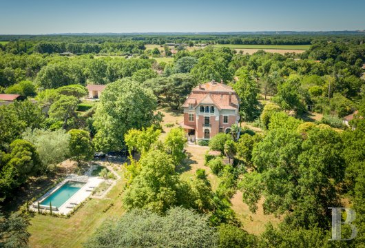 midi-pyrenees - An elegant 18th-century manor, transformed in the ‘Arts and Crafts’ style in the early 20th century, in 1.76-hectare grounds, 50 min. from Toulouse and its airport, close to Montauban